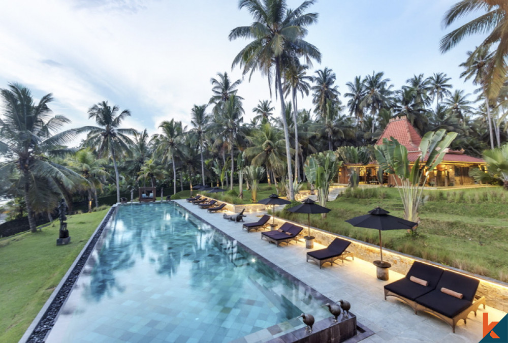 Villa dengan Spacious Beachfront Freehold Dijual di Jembrana