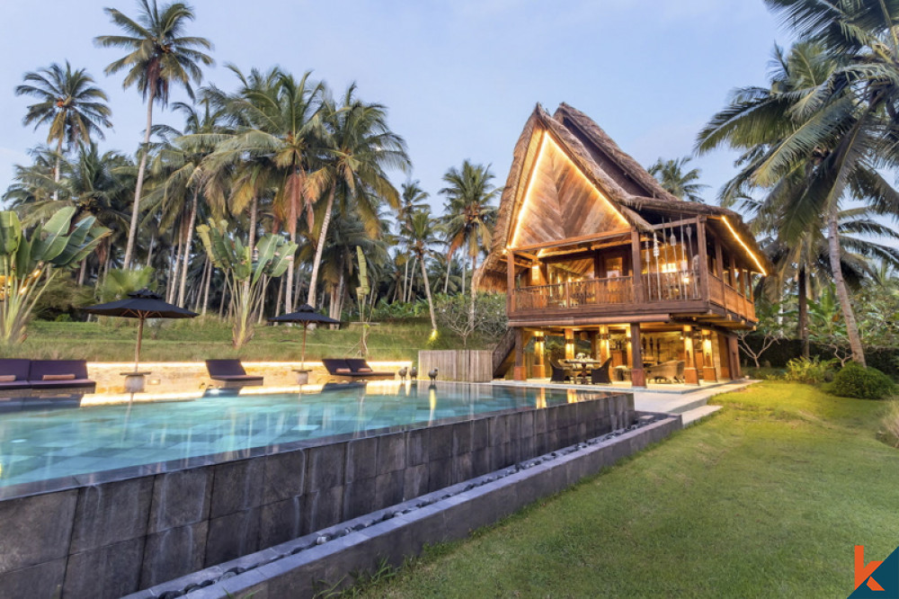 Villa dengan Spacious Beachfront Freehold Dijual di Jembrana