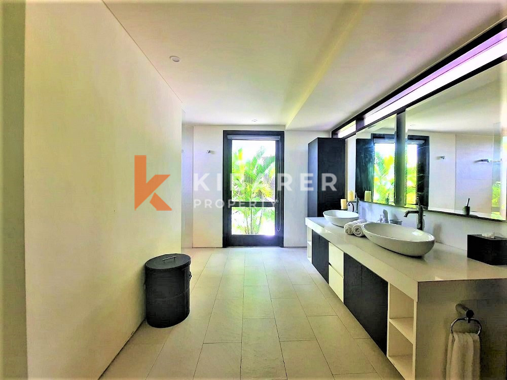 Amazing Spacious Four Bedrooms Enclosed Living Villa In Seminyak(available 24th october)