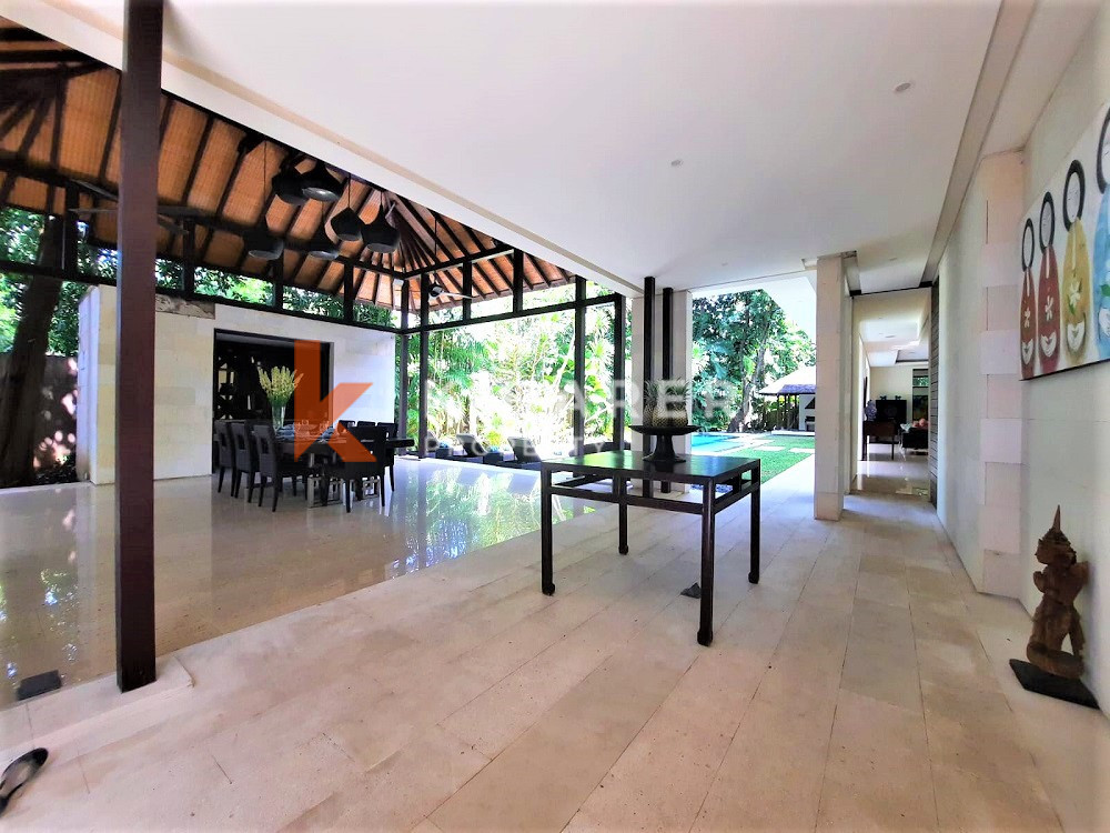 Amazing Spacious Four Bedrooms Enclosed Living Villa In Seminyak(available 24th october)