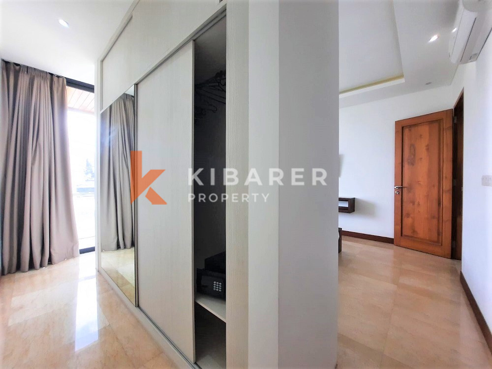 Vila Hidup Tertutup Empat Kamar Tidur Di Lokasi Utama Di Berawa