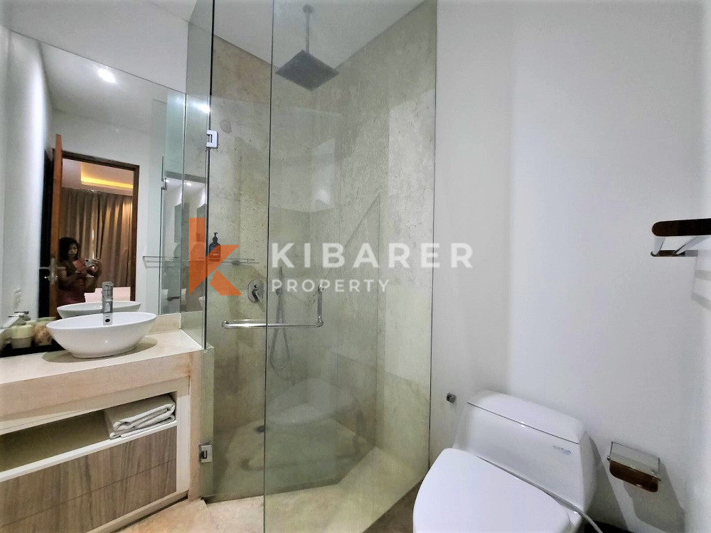 Vila Hidup Tertutup Empat Kamar Tidur Di Lokasi Utama Di Berawa