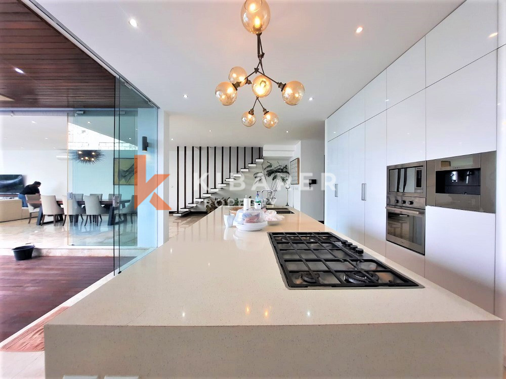 Vila Hidup Tertutup Empat Kamar Tidur Di Lokasi Utama Di Berawa