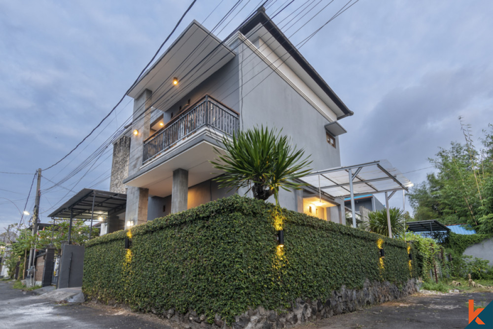 Belle villa minimaliste de trois chambres à vendre à Jimbaran