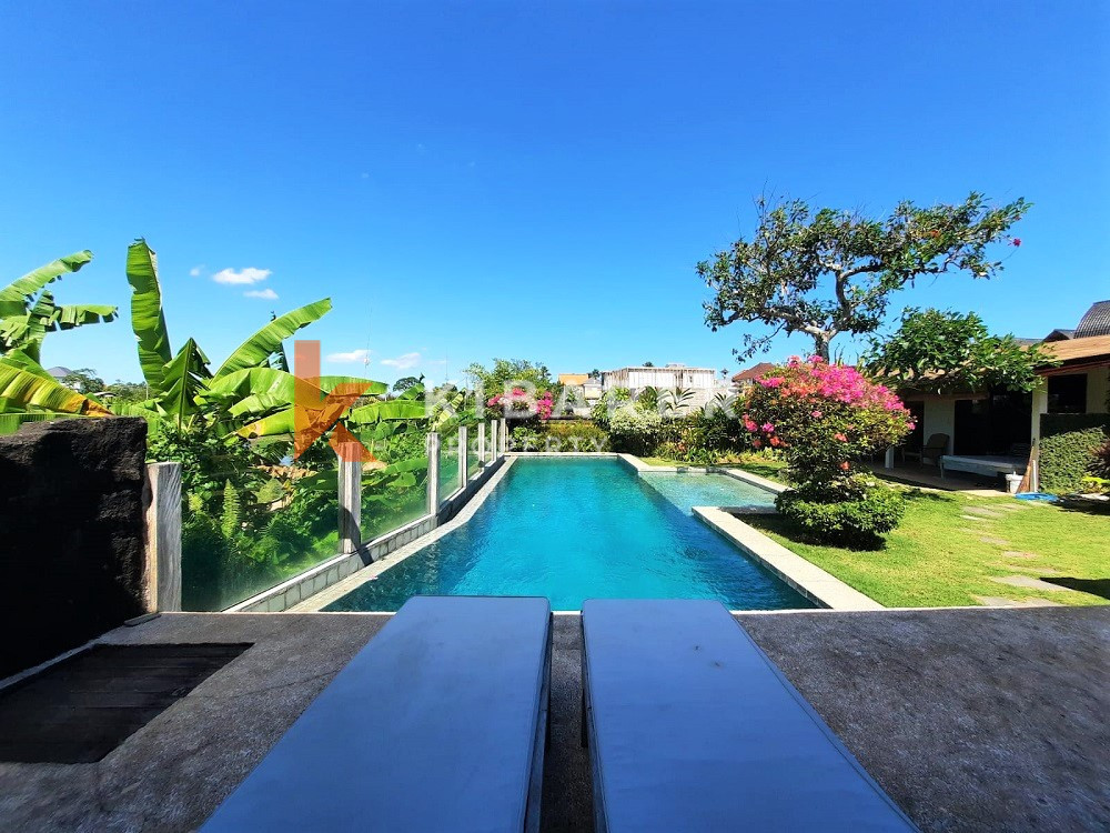 beautiful four bedroom enclosed living villa in center area of berawa canggu