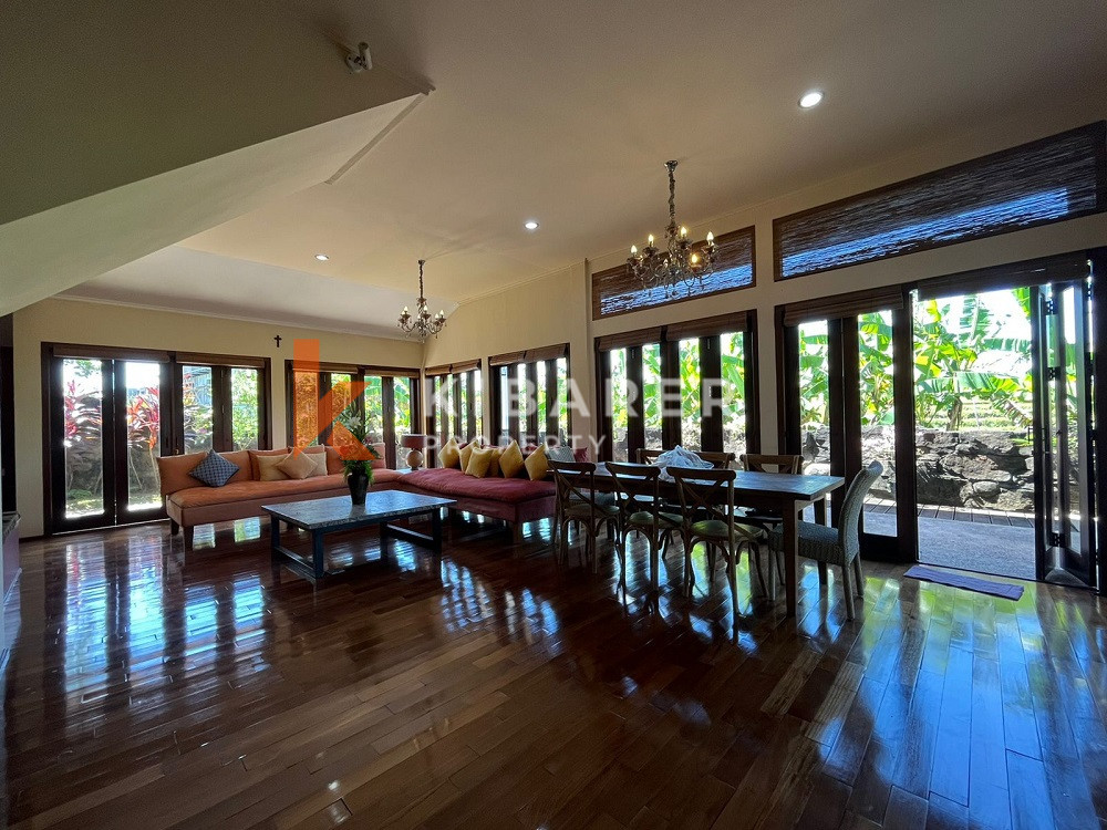 beautiful four bedroom enclosed living villa in center area of berawa canggu