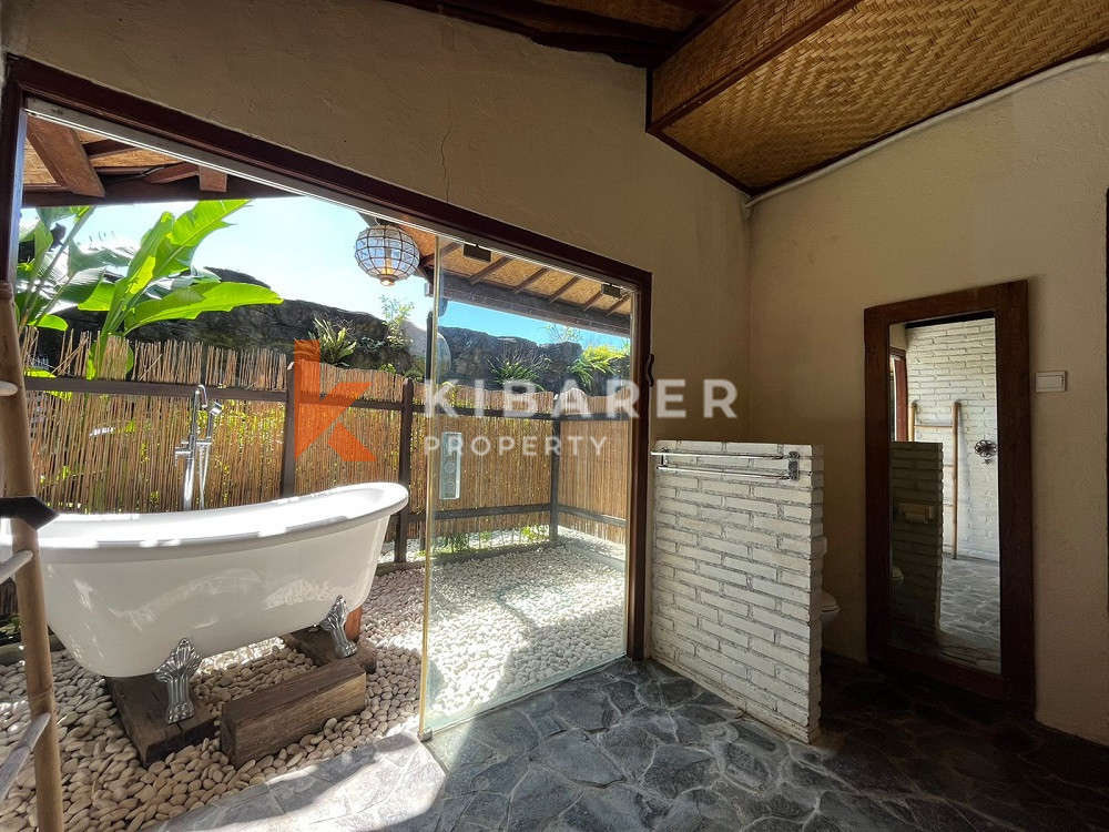 belle villa de vie fermée de quatre chambres dans la zone centrale de berawa canggu