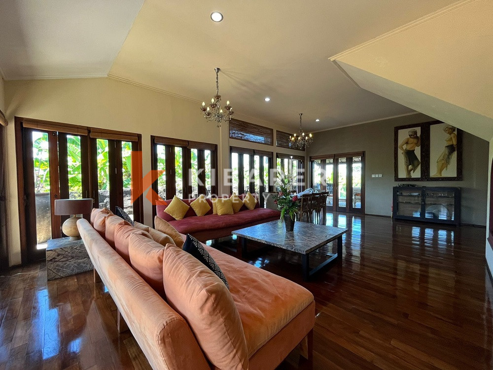 beautiful four bedroom enclosed living villa in center area of berawa canggu