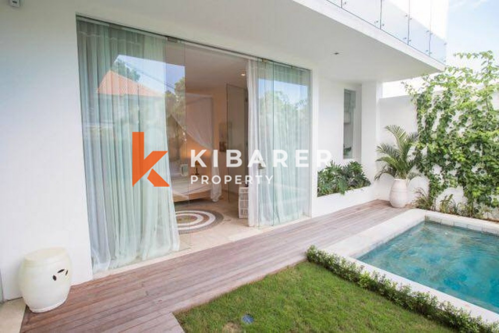 Villa complexe moderne de quatre chambres avec le meilleur emplacement à Berawa