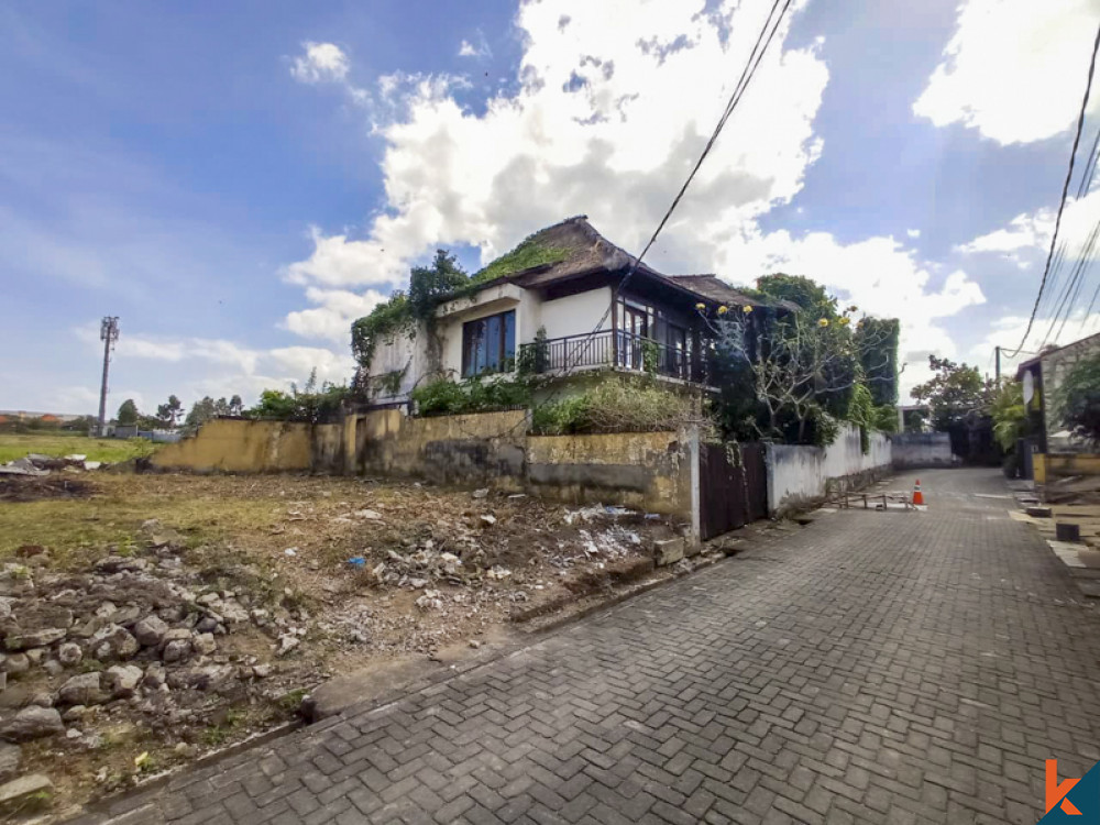 Tanah SHM Langka di Kompleks Villa Dijual di Berawa