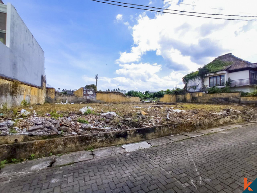 Tanah SHM Langka di Kompleks Villa Dijual di Berawa