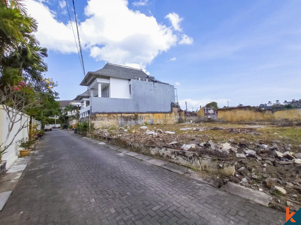 Tanah SHM Langka di Kompleks Villa Dijual di Berawa