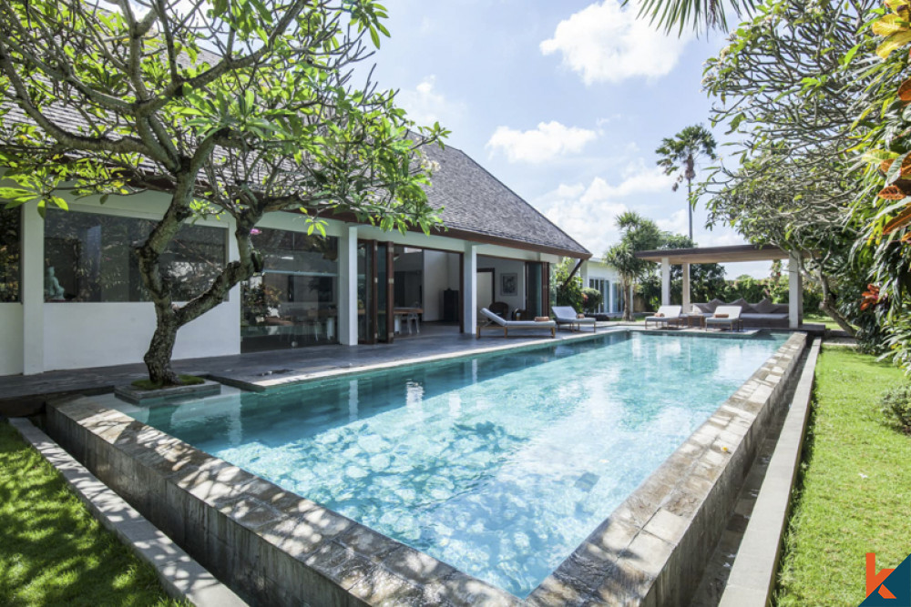 Luxurious Contemporary and Tropical Two Villas Located in Berawa