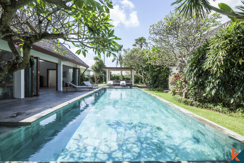 Luxurious Contemporary and Tropical Two Villas Located in Berawa