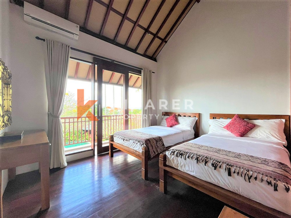 Beautiful view four bedroom close living villa in babakan