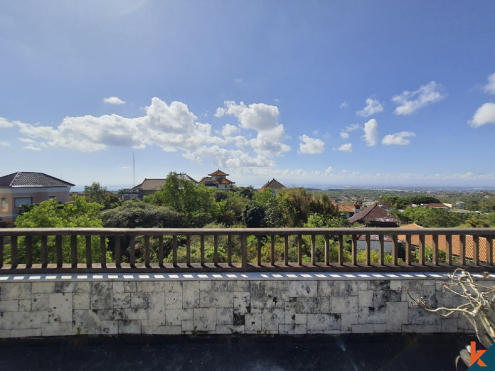 Comfortable Freehold Villa with Ocean View for Sale in Balangan