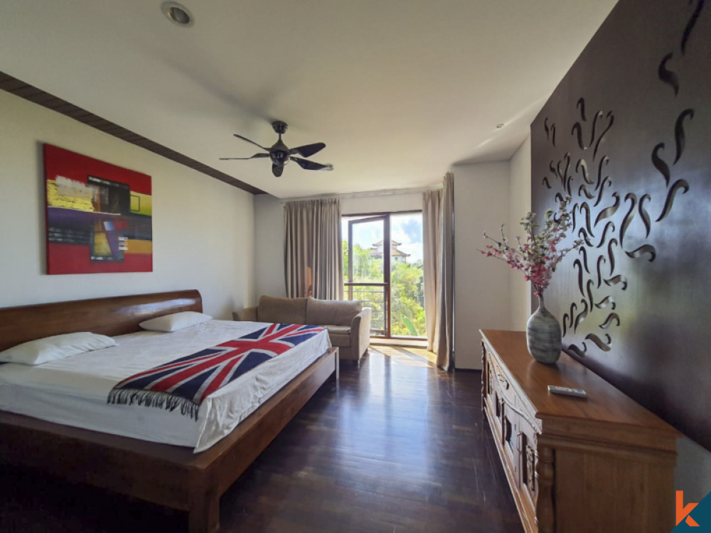 Comfortable Freehold Villa with Ocean View for Sale in Balangan