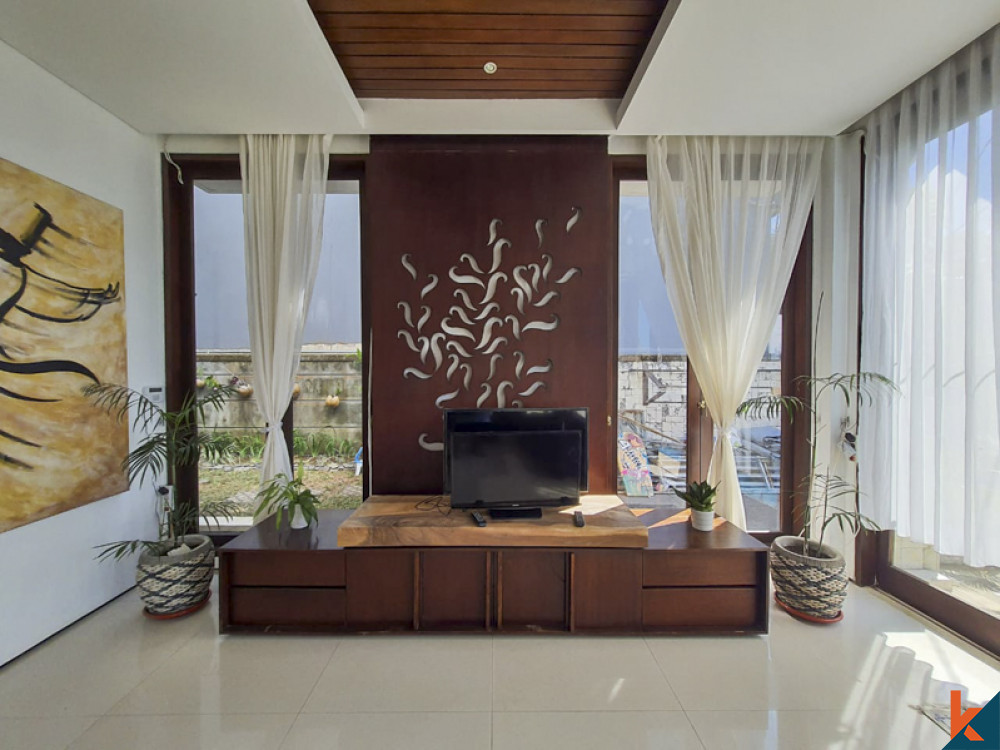 Comfortable Freehold Villa with Ocean View for Sale in Balangan