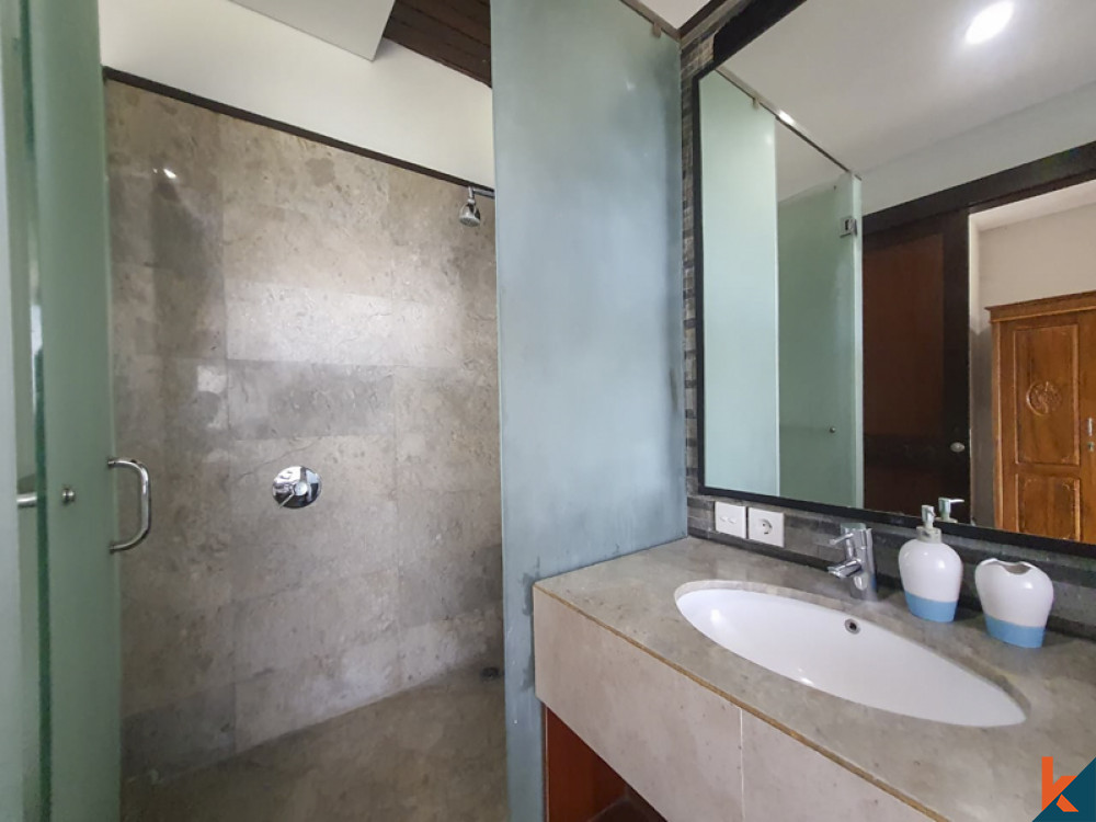 Comfortable Freehold Villa with Ocean View for Sale in Balangan