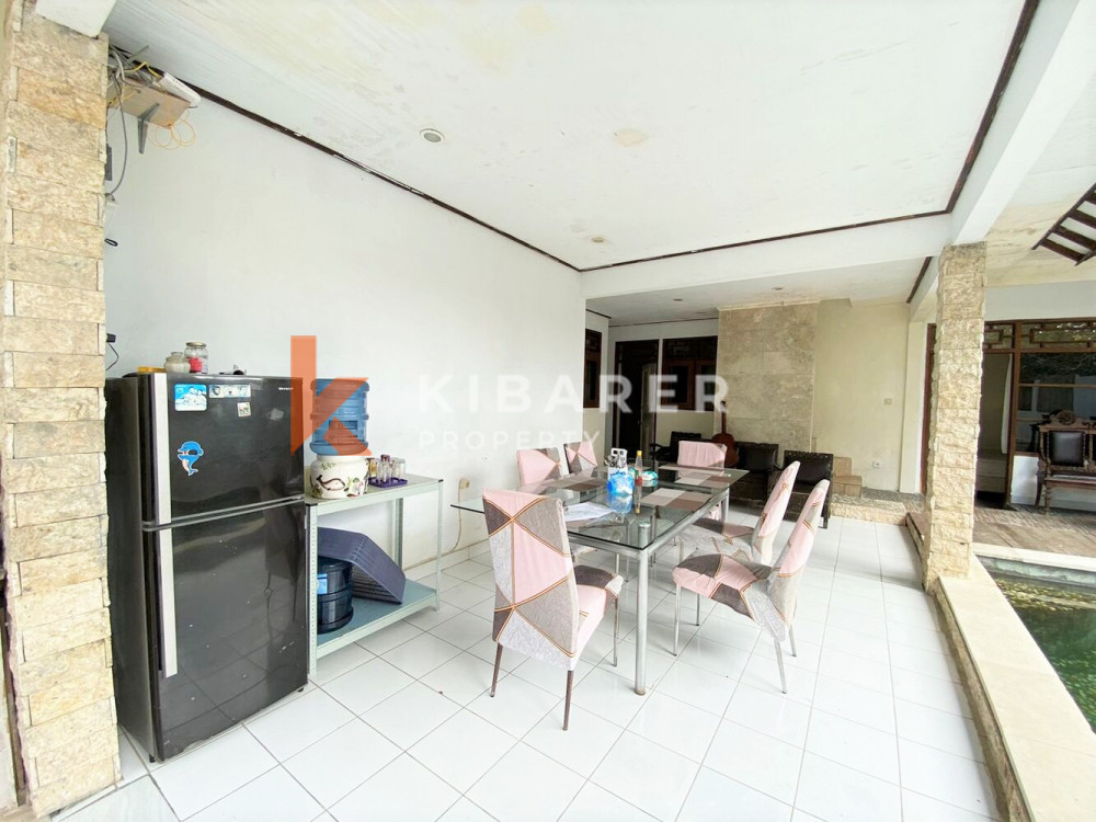 Six Bedroom Guest House For Yearly Rental Situated in Ungasan