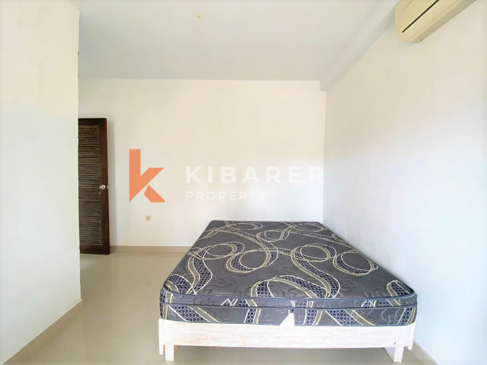 Guest House Enam Kamar Tidur Untuk Sewa Tahunan Terletak di Ungasan