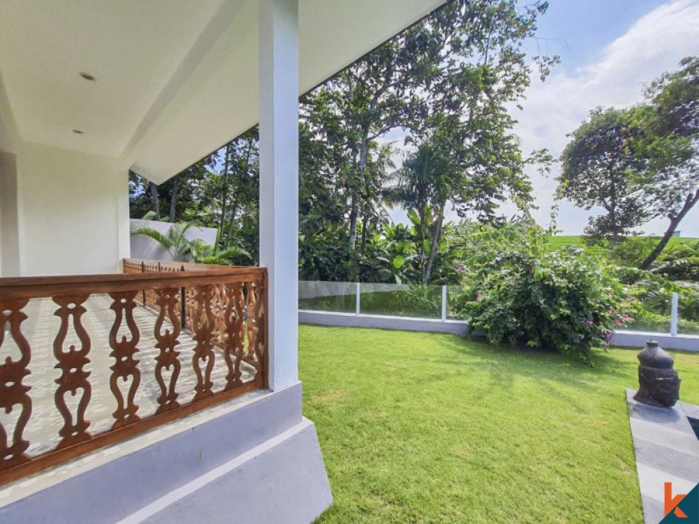 Villa à bail comme neuve de trois chambres avec vue sur les rizières