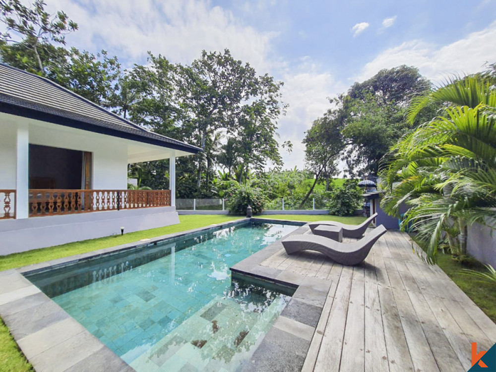 Villa à bail comme neuve de trois chambres avec vue sur les rizières