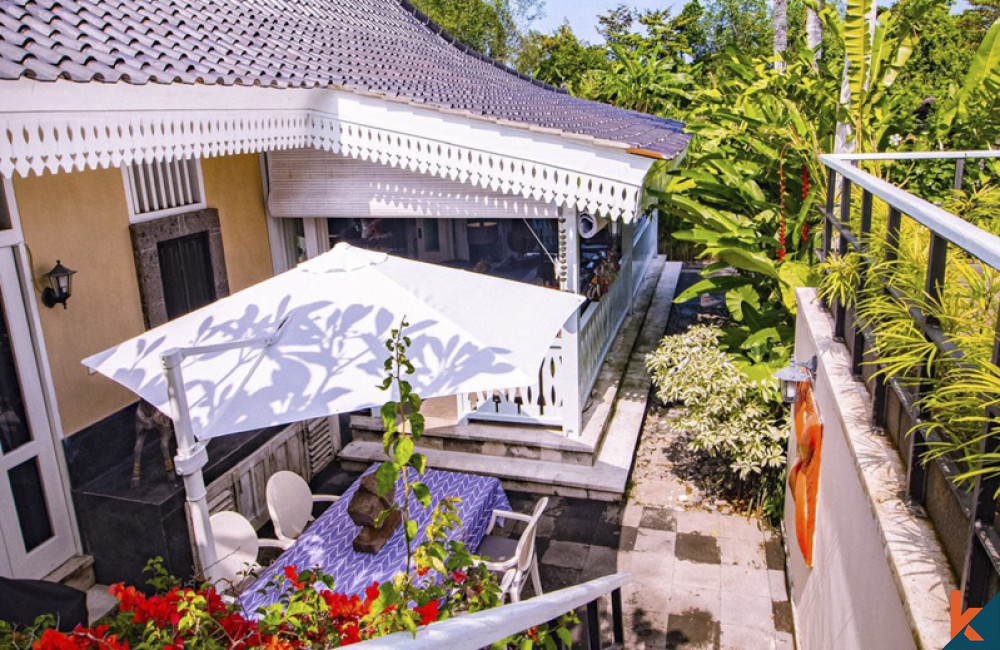 Superbe villa élégante en pleine propriété avec vue sur la rivière dans le quartier branché de Tumbak Bayuh
