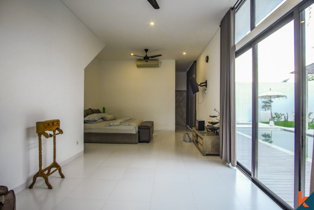 Villa Modern Empat Kamar Tidur yang Menakjubkan untuk Disewakan di Bumbak