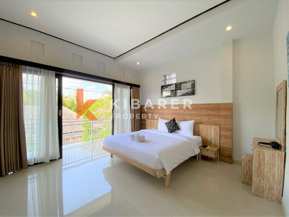 Villa Bali Tiga Kamar Tidur Ruang Tamu Terbuka Terletak di Kerobokan (Tersedia pada 17 September 2022)
