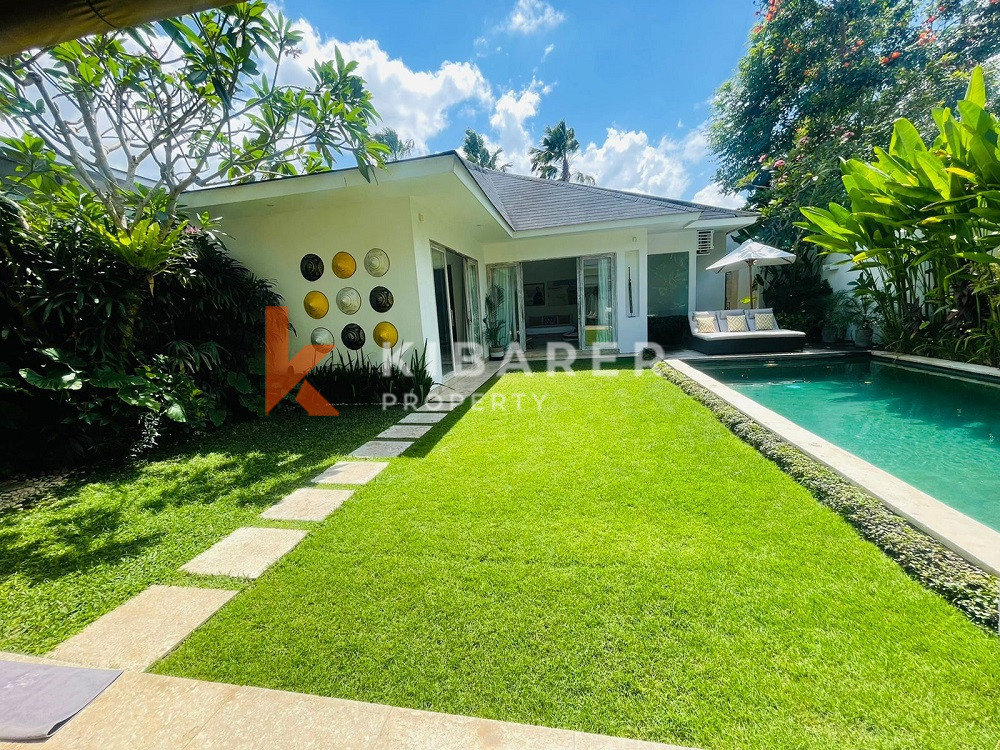 Incroyable villa ouverte de trois chambres dans un emplacement privilégié à Berawa