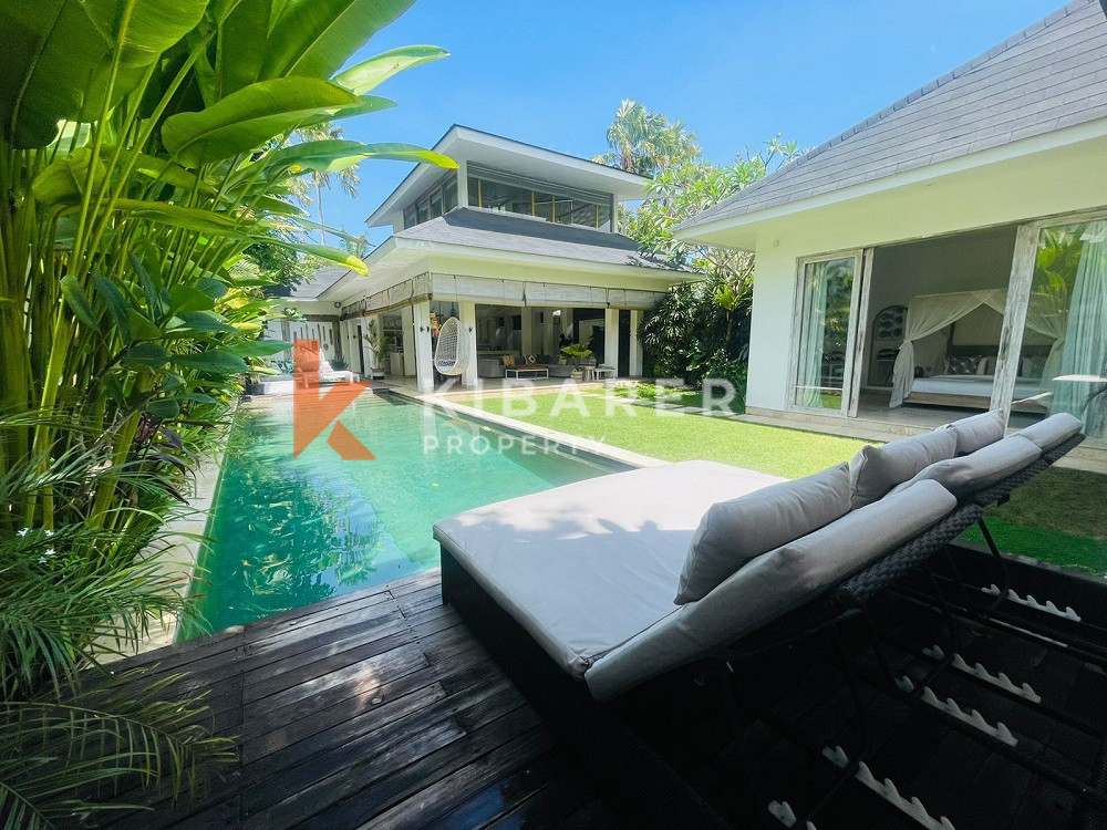 Incroyable villa ouverte de trois chambres dans un emplacement privilégié à Berawa