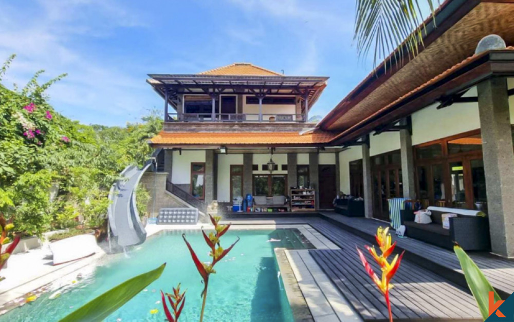 Superbe maison familiale de cinq chambres à vendre à distance de marche de la plage