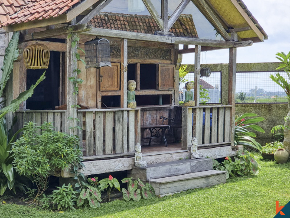 Joglo Tradisional dengan Pemandangan Sawah untuk Disewakan