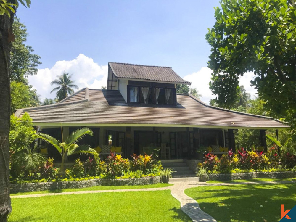 Newly Renovated Beachfront Villa for Lease in Buleleng