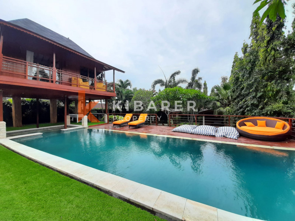 Superbe villa de cinq chambres située dans le quartier paisible de Canggu