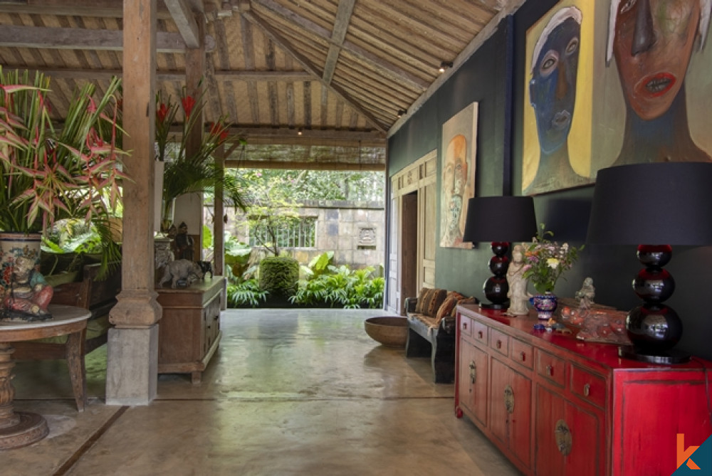 Villa Tradisional Campuran Kontemporer Mewah di Kedungu Dijual