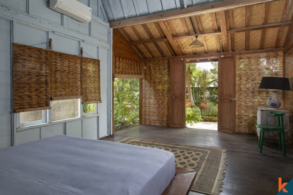 Villa Tradisional Campuran Kontemporer Mewah di Kedungu Dijual