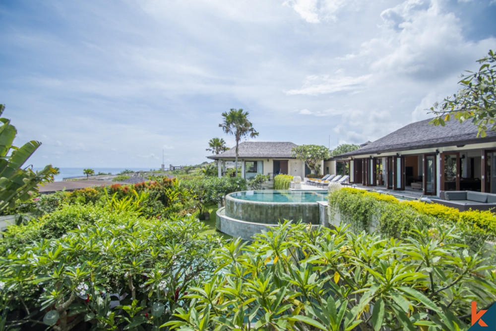 Villa de luxe en pleine propriété avec vue sur l'océan à Ungasan