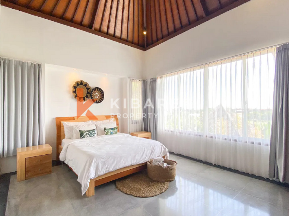 Superbe villa fermée de quatre chambres située à Canggu