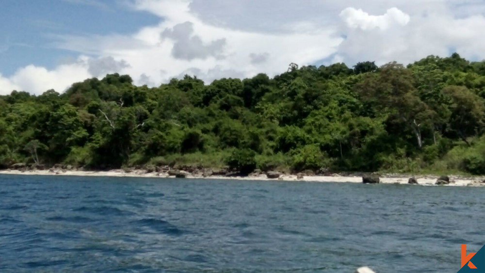 Good Value beachfront land in Gili Moyo for Sale