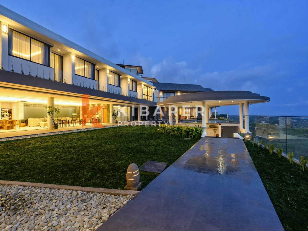 Villa Sebelas Kamar Tidur Luar Biasa dengan Pemandangan Laut Terletak di Ungasan