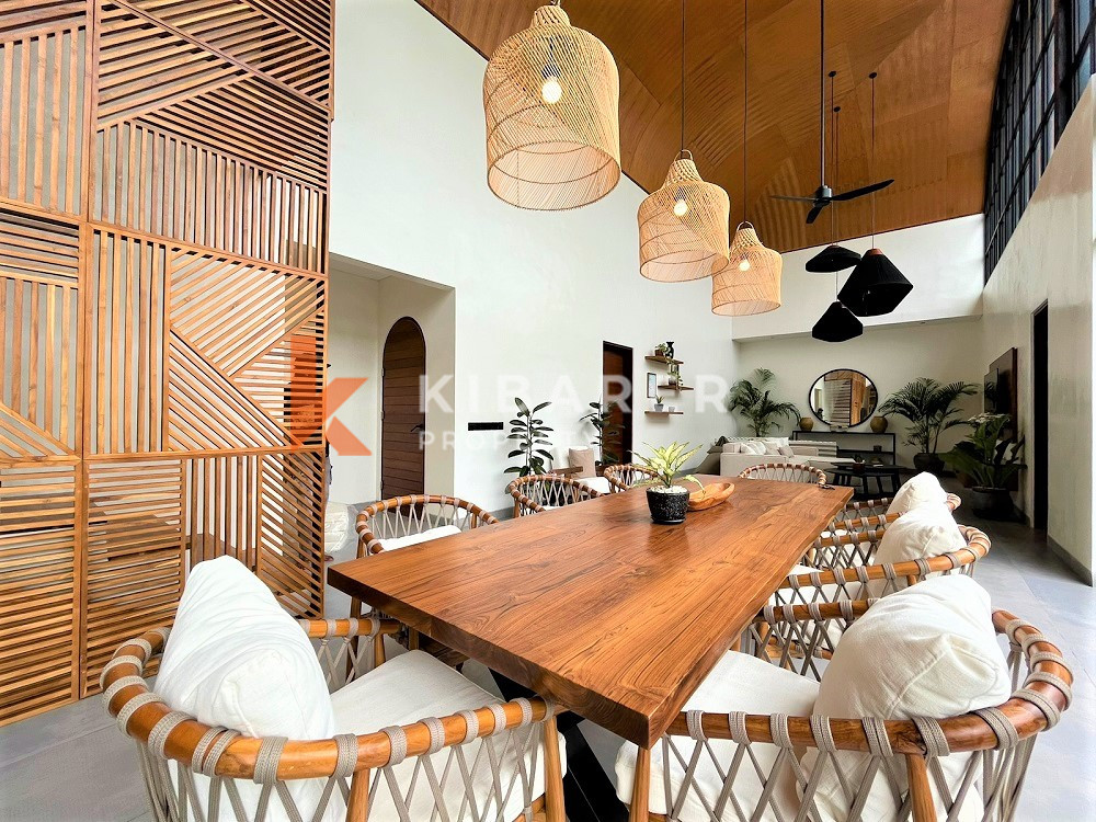 Desain Menakjubkan 3 Kamar Tidur Open Living Villa Terletak Di Cemagi