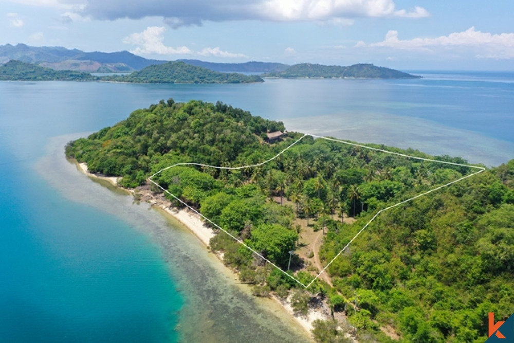 Lahan Pinggir Pantai Langka di Gili Gede