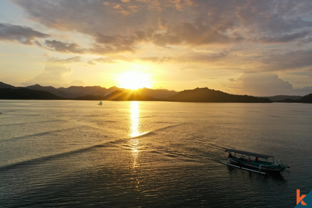 Lahan Pinggir Pantai Langka di Gili Gede