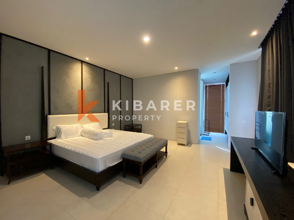Vila Bayview Modern Tiga Kamar Tidur Dengan Ruang Tamu Tertutup di Nusa Dua