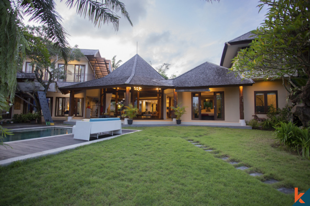 Incroyable villa en pleine propriété au bord de la rivière avec vue sur les rizières à vendre à Pererenan