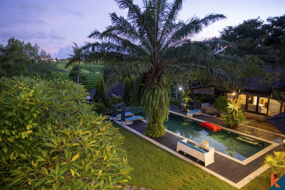 Incroyable villa en pleine propriété au bord de la rivière avec vue sur les rizières à vendre à Pererenan