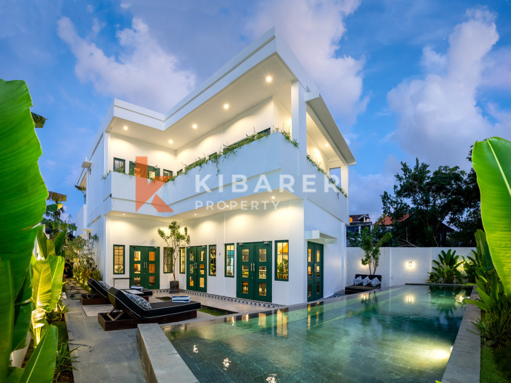 Magnifique villa fermée de quatre chambres avec piscine située à Canggu