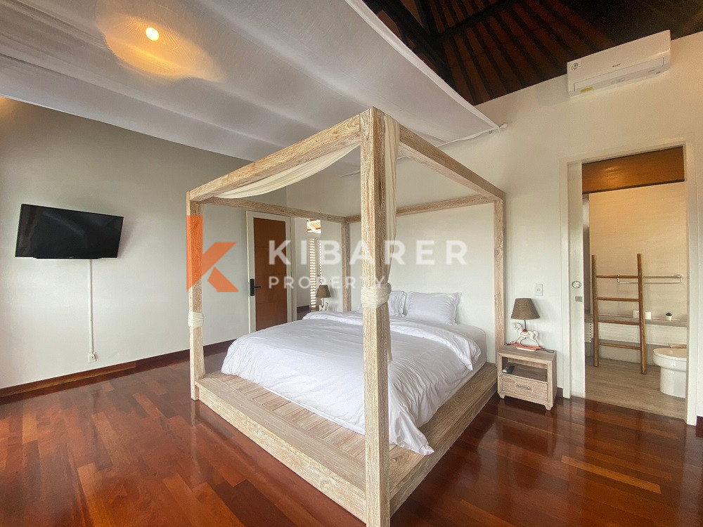 Vila Tiga Kamar Tidur Cantik terletak di daerah Umalas yang tenang